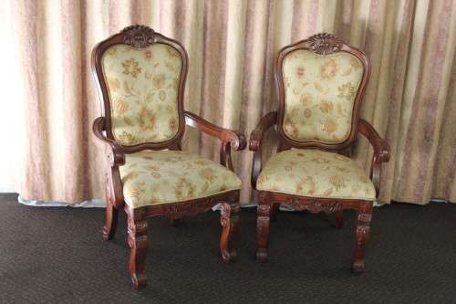 10x MAGNIFICENT TOP QUALITY CARVED WALNUT DINING CHAIRS INCLUDING 2x CARVERS bid/chair