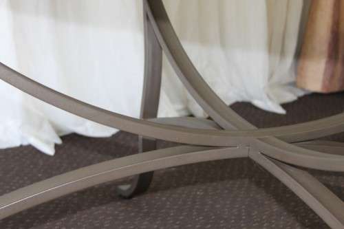 A SPECTACULAR (LARGE) ROUND 6-SEATER PATIO TABLE WITH A BEVELED GLASS TOP AND AMAZING DETAILING