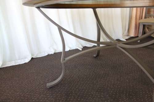 A SPECTACULAR (LARGE) ROUND 6-SEATER PATIO TABLE WITH A BEVELED GLASS TOP AND AMAZING DETAILING