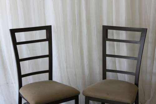 A stunning "All-Weather" patio table with bevelled glass top & 6x chairs with upholstered seats RS17