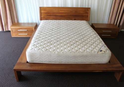 AN INCREDIBLE ORIGINAL WEYLANDTS TEAK BEDROOM SUITE INCLUDING PEDESTALS AND MATTRESS