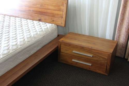 AN INCREDIBLE ORIGINAL WEYLANDTS TEAK BEDROOM SUITE INCLUDING PEDESTALS AND MATTRESS