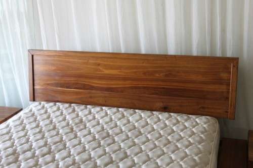 AN INCREDIBLE ORIGINAL WEYLANDTS TEAK BEDROOM SUITE INCLUDING PEDESTALS AND MATTRESS