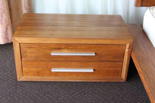 AN INCREDIBLE ORIGINAL WEYLANDTS TEAK BEDROOM SUITE INCLUDING PEDESTALS AND MATTRESS