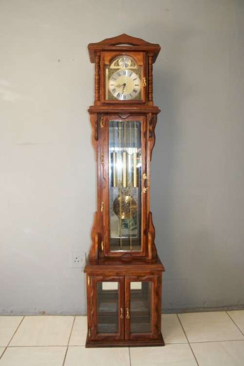 A MAGNIFICENT VINTAGE GERMAN MADE "TEMPUS FUGIT" GRANDFATHER CLOCK WITH A WESTMINSTER CHIME
