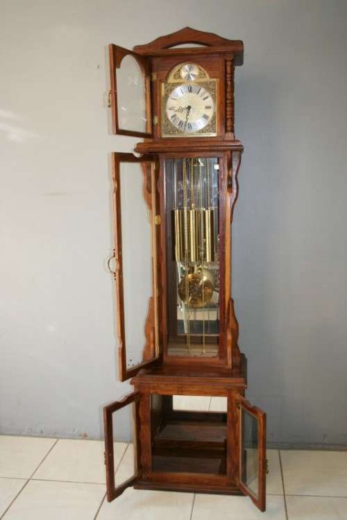 A MAGNIFICENT VINTAGE GERMAN MADE "TEMPUS FUGIT" GRANDFATHER CLOCK WITH A WESTMINSTER CHIME