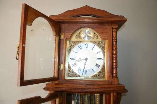 A MAGNIFICENT VINTAGE GERMAN MADE "TEMPUS FUGIT" GRANDFATHER CLOCK WITH A WESTMINSTER CHIME