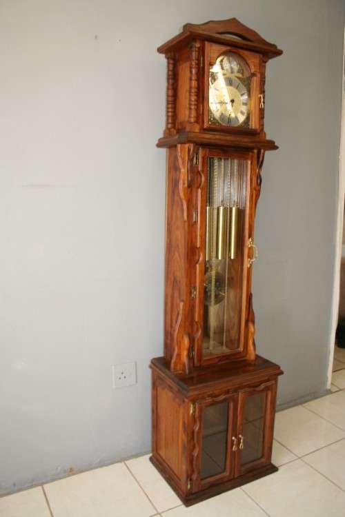A MAGNIFICENT VINTAGE GERMAN MADE "TEMPUS FUGIT" GRANDFATHER CLOCK WITH A WESTMINSTER CHIME