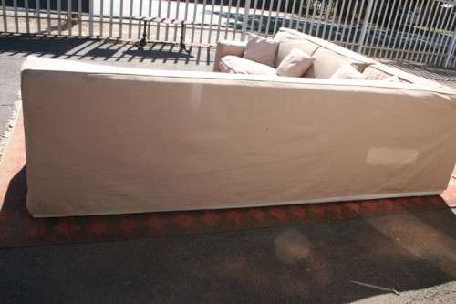 AN AWESOME LARGE (2.9m) CORICRAFT "SAND BEIGE" FABRIC CORNER LOUNGE SUITE WITH REMOVABLE COVERS