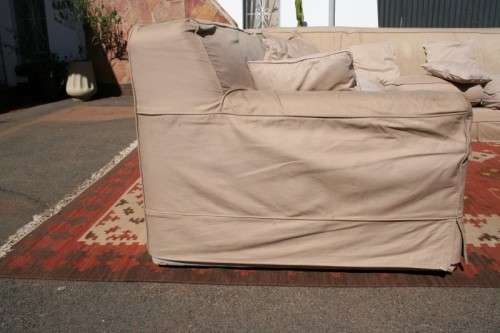 AN AWESOME LARGE (2.9m) CORICRAFT "SAND BEIGE" FABRIC CORNER LOUNGE SUITE WITH REMOVABLE COVERS