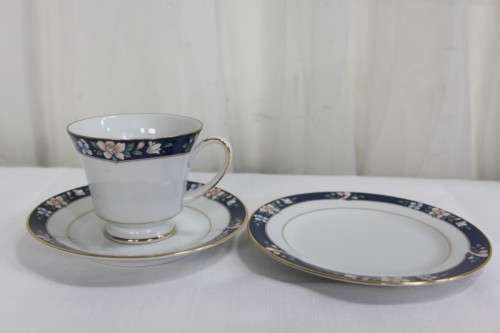 A FANTASTIC SET OF 6x NORITAKE OF JAPAN BONE CHINA TRIO'S IN THE BEAUTIFUL PRESCOTT PATTERN bid/trio