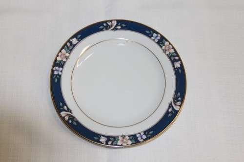 A FANTASTIC SET OF 6x NORITAKE OF JAPAN BONE CHINA TRIO'S IN THE BEAUTIFUL PRESCOTT PATTERN bid/trio