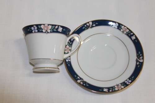 A FANTASTIC SET OF 6x NORITAKE OF JAPAN BONE CHINA TRIO'S IN THE BEAUTIFUL PRESCOTT PATTERN bid/trio