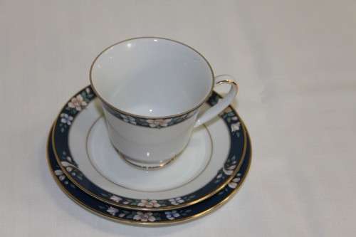 A FANTASTIC SET OF 6x NORITAKE OF JAPAN BONE CHINA TRIO'S IN THE BEAUTIFUL PRESCOTT PATTERN bid/trio