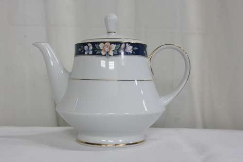 A SUPERB NORITAKE OF JAPAN BONE CHINA TEAPOT, MILK JUG & SUGAR BOWL IN THE AWESOME PRESCOTT PATTERN