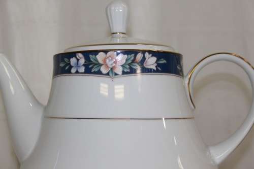 A SUPERB NORITAKE OF JAPAN BONE CHINA TEAPOT, MILK JUG & SUGAR BOWL IN THE AWESOME PRESCOTT PATTERN
