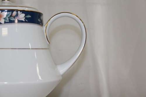 A SUPERB NORITAKE OF JAPAN BONE CHINA TEAPOT, MILK JUG & SUGAR BOWL IN THE AWESOME PRESCOTT PATTERN