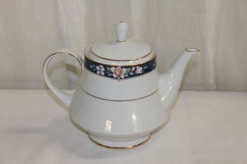 A SUPERB NORITAKE OF JAPAN BONE CHINA TEAPOT, MILK JUG & SUGAR BOWL IN THE AWESOME PRESCOTT PATTERN