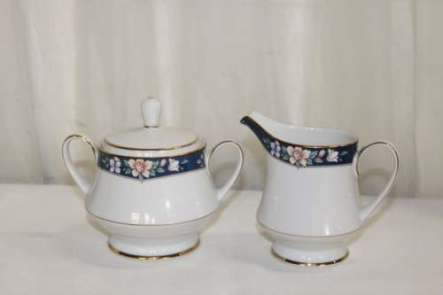A SUPERB NORITAKE OF JAPAN BONE CHINA TEAPOT, MILK JUG & SUGAR BOWL IN THE AWESOME PRESCOTT PATTERN
