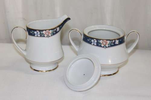 A SUPERB NORITAKE OF JAPAN BONE CHINA TEAPOT, MILK JUG & SUGAR BOWL IN THE AWESOME PRESCOTT PATTERN
