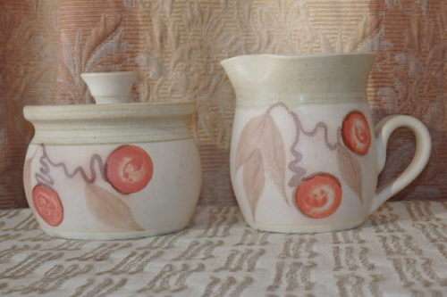 A FABULOUS STONEWARE MILK JUG AND LIDDED SUGAR BOWL SET WITH STUNNING HAND PAINTED DETAILING