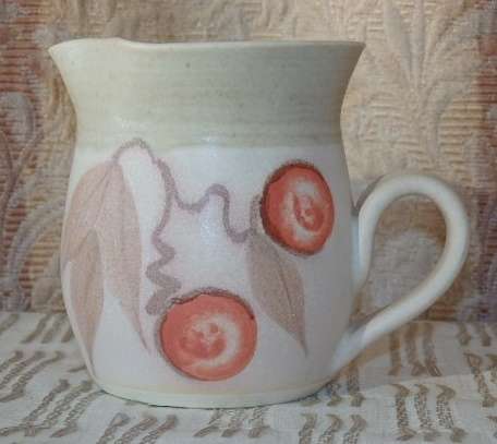 A FABULOUS STONEWARE MILK JUG AND LIDDED SUGAR BOWL SET WITH STUNNING HAND PAINTED DETAILING