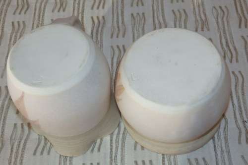A FABULOUS STONEWARE MILK JUG AND LIDDED SUGAR BOWL SET WITH STUNNING HAND PAINTED DETAILING
