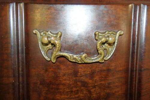 AN EXQUISITE VINTAGE SOLID IMBUIA BALL & CLAW RADIOGRAM CABINET!! FABULOUS ON DISPLAY!!