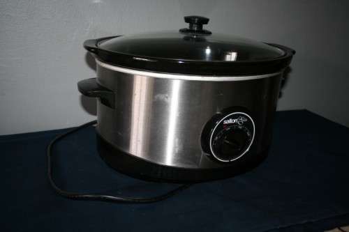 AN AWESOME SALTON ELITE OVAL SHAPED SLOW COOKER IN COMPLETE WORKING CONDITION!
