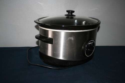 AN AWESOME SALTON ELITE OVAL SHAPED SLOW COOKER IN COMPLETE WORKING CONDITION!