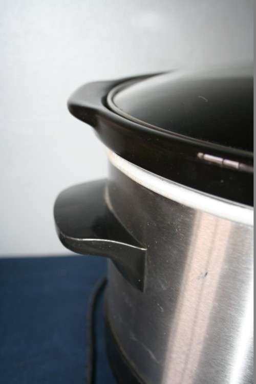 AN AWESOME SALTON ELITE OVAL SHAPED SLOW COOKER IN COMPLETE WORKING CONDITION!