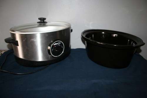 AN AWESOME SALTON ELITE OVAL SHAPED SLOW COOKER IN COMPLETE WORKING CONDITION!