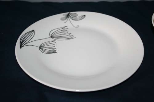 AN AWESOME COLLECTION OF ASSORTEED PORCELAIN PLATES AND BOWLS IN GREAT CONDITION