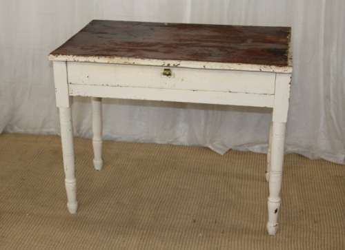 A BEAUTIFUL ANTIQUE SOLID OAK KITCHEN TABLE WITH INCREDIBLE CHARM AND CHARACTER