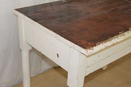 A BEAUTIFUL ANTIQUE SOLID OAK KITCHEN TABLE WITH INCREDIBLE CHARM AND CHARACTER
