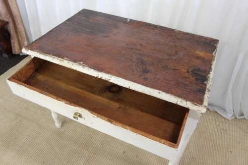A BEAUTIFUL ANTIQUE SOLID OAK KITCHEN TABLE WITH INCREDIBLE CHARM AND CHARACTER
