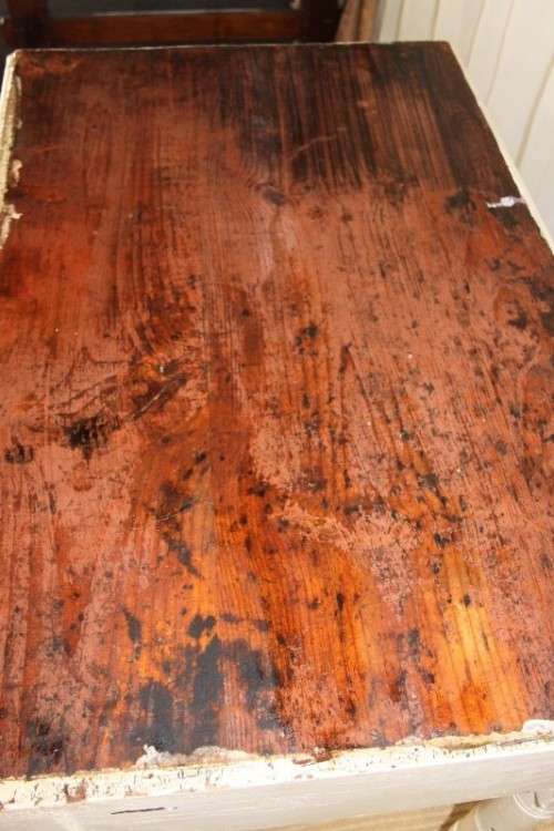 A BEAUTIFUL ANTIQUE SOLID OAK KITCHEN TABLE WITH INCREDIBLE CHARM AND CHARACTER