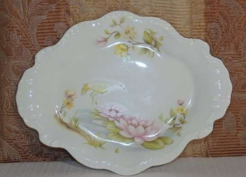 AN EXQUISITE VINTAGE "CASUARINA HERON" FINE BONE CHINA GILT EDGES PLATE IN ITS ORIGINAL BOX