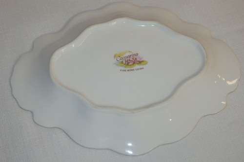 AN EXQUISITE VINTAGE "CASUARINA HERON" FINE BONE CHINA GILT EDGES PLATE IN ITS ORIGINAL BOX