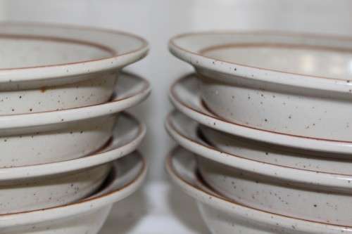 8x STUNNING SOUTH AFRICAN MADE CONTINENTAL STONEWARE DESSERT/ SOUP BOWLS IN GREAT CONDITION