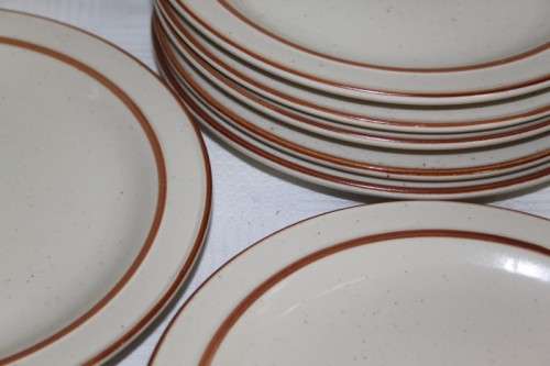 8x FABULOUS SOUTH AFRICAN MADE CONTINENTAL STONEWARE SIDE/ CAKE PLATES IN GREAT CONDITION