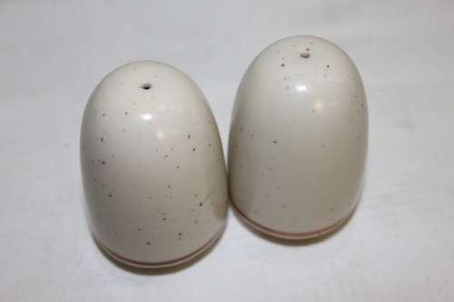 A WONDERFUL SOUTH AFRICAN MADE CONTINENTAL STONEWARE SALT & PEPPER SET IN GREAT CONDITION