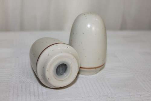 A WONDERFUL SOUTH AFRICAN MADE CONTINENTAL STONEWARE SALT & PEPPER SET IN GREAT CONDITION