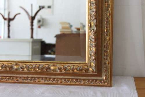 A SPECTACULAR LARGE ORNATE GOLD GILDED BEVELLED GLASS WALL MIRROR IS SUPERB CONDITION