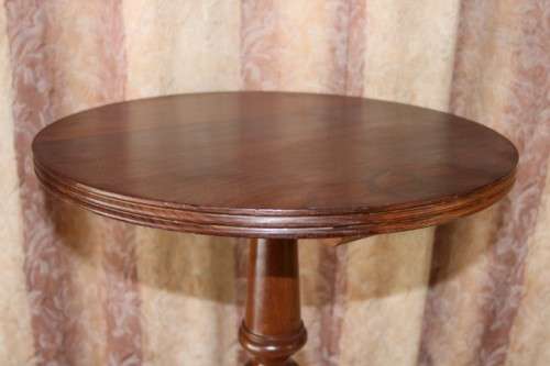 AN AWESOME AND VERY ELEGANT VINTAGE SOLID IMBUIA TRI-LEG OCCASIONAL/ COFFEE TABLE