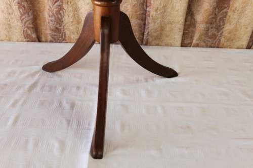 AN AWESOME AND VERY ELEGANT VINTAGE SOLID IMBUIA TRI-LEG OCCASIONAL/ COFFEE TABLE