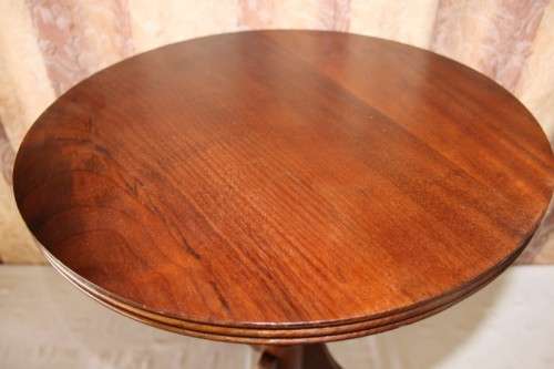 AN AWESOME AND VERY ELEGANT VINTAGE SOLID IMBUIA TRI-LEG OCCASIONAL/ COFFEE TABLE