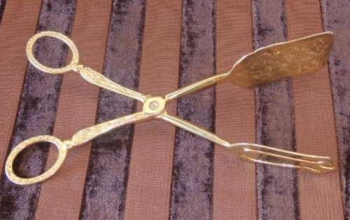 A GORGEOUS COLLECTION OF 3x VINTAGE PASTRY SERVERS INCL SILVER & GOLD PLATED TONGS bid/tong