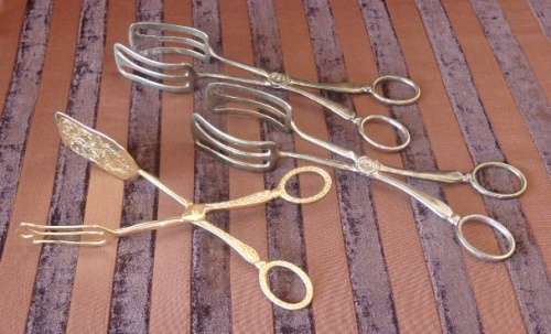 A GORGEOUS COLLECTION OF 3x VINTAGE PASTRY SERVERS INCL SILVER & GOLD PLATED TONGS bid/tong