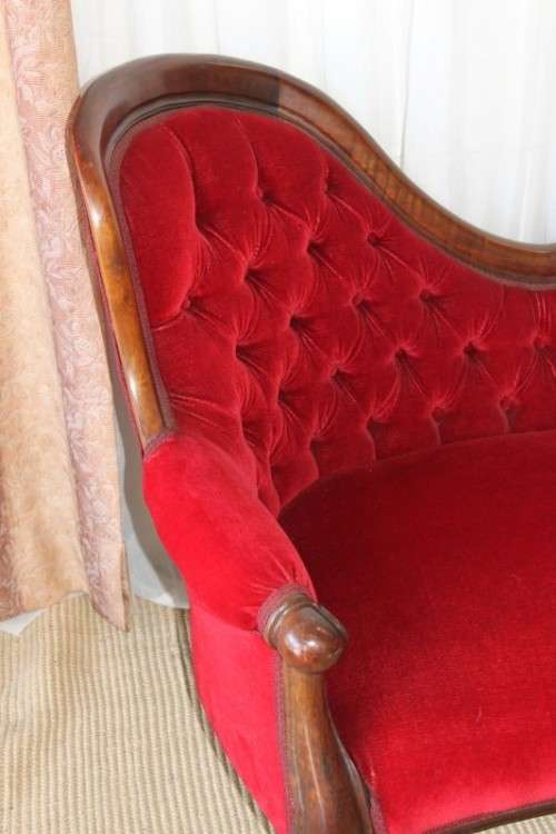 A SPECTACULAR ANTIQUE CARVED WALNUT "BAROQUE" CHAISE LONGUE IN MAGNIFICENT CONDITION! WOW!